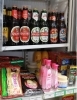 上）インドビール
下）日用品　ヘナ(左から2番目）は人気商品「TMVS FOODS」