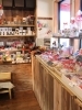 テイクアウトコーナー。可愛い小物や自家製パンやケーキもどうぞ「パティスリーカフェ ひばり」