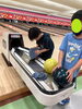 球を磨いて滑らないように！「6/8㈯ボウリング🎳【札幌市北区児童デイサービスこぱんはうすさくら札幌太平教室】」
