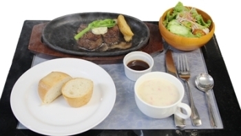 『牛フィレ肉のボルケーノステーキ』
「火山」を想わせる一品。「北陸自動車道 有磯海サービスエリア 下り線」