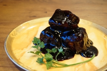 酢豚は、黒酢を使用。
旨味とコク、さっぱりとした味わいが人気！「中華ダイニング Oto」