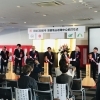 「中心杭打ちの儀」。３、２、１、ヨイショーッ！「国道306号 鈴鹿亀山道路 中心杭打ち式」