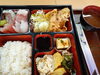 幕の内弁当(刺身、唐揚げ、他)「夏バテ防止に海鮮丼😋」
