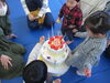 ろうそくものせたよ。「今日はお誕生日会がありました。」