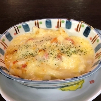 定番人気の下町グラタン！　1000円あれば満足☆ノーチャージ「立ち飲み居酒屋 ドラム缶 西千葉店」