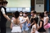 礼儀正しく、みんなで挨拶「マサコバレエ」
