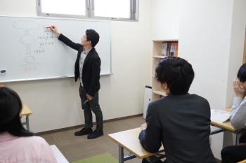 集団授業のコースもあり◎
お気軽にお問い合わせください。「総合学習塾SCHOLAR」