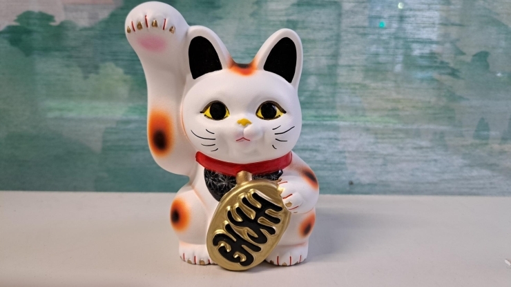 手長招き猫(黒)　¥4,290円(税込)「可愛らしい【招き猫】の置物」