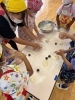 生地づくりの様子「白井保育園の年長さんがばらっぱまんじゅう作りをしました！」