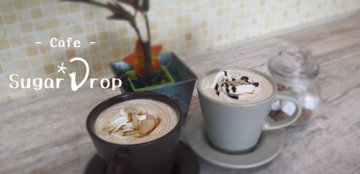 「cafe SugarDrop」ボリューム満点の日替わりランチと手作りスムージーが人気のお店