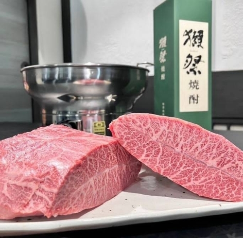 「『焼肉』🐂🐂『おばんざい』🍶『お酒』🍺 ただの焼肉屋ではない焼肉屋🐮 枚方市町楠葉1-12-6 グラッドボンドB1F ご予約は072-807-7788もしくはDMへご連絡ください♡」