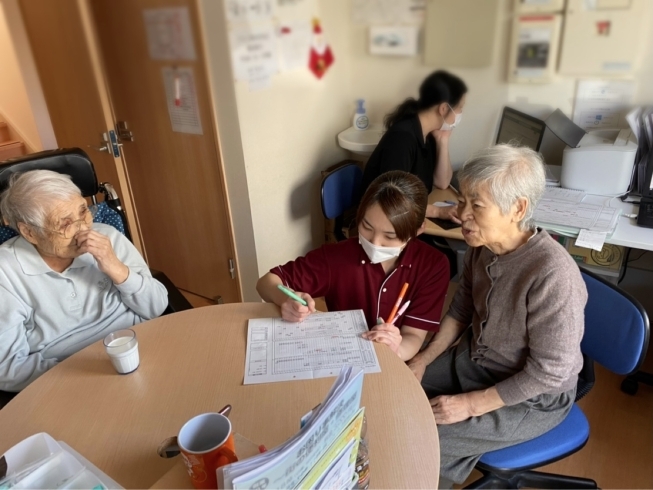 事務所で一緒に仕事中？✏️「⭐︎ふらっとの日常⭐︎」