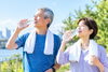 人間の身体の約60％～70％は水です。忘れがちな「水分補給」を必ず行いましょう！「年齢に合わせて、食べ方も少しずつ変えていきましょう! 　 【60代編】」