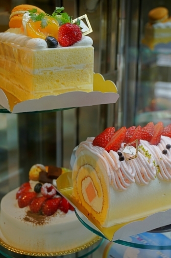 ホールケーキもいろいろなバリエーションが選べます「お菓子の工房 エミール」
