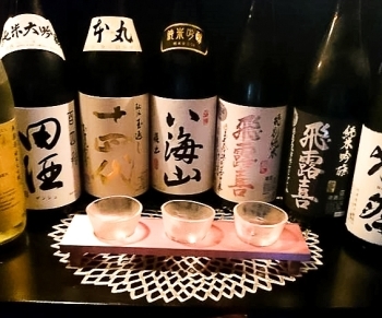 オススメは、プレミアムな銘酒のプレミアム飲み比べセット。「拠り処 たけひろ」