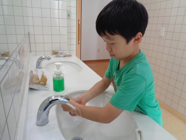 ④綺麗に手洗いをしよう！！「手洗い研修をしました！！」