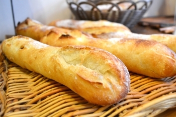 田舎のパンの意味の「カンパーニュ」
数種を用意しております。「Reve marcher」