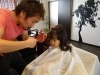 カット中のマジメ店長と、かわいいゆいちゃんです。「美容院 Dad hair（ダッドヘアー）」