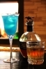 左　オリジナルカクテル
右　ブラントンブラック「Bar Bond （バー ボンド）」