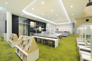 写真：中央館2階「福知山市立図書館 中央館」