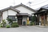 交差点を曲がると店舗入り口です。敷地内駐車場有りで安心◎「寿し屋のいしい」