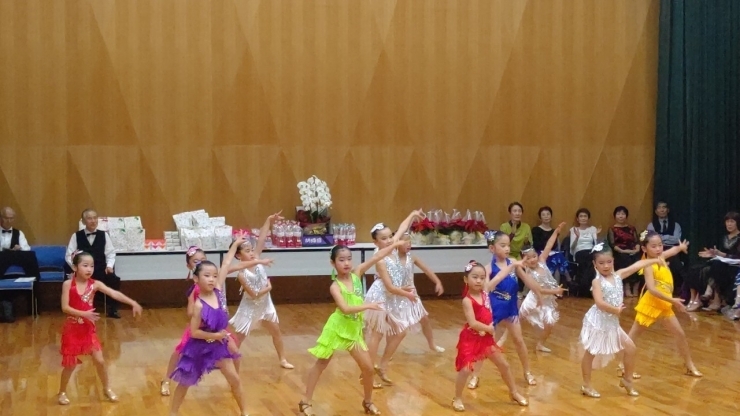 「三島市バレエ ダンス教室 練習の成果を発表！」