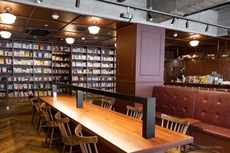 「CENTRE」新栄にある小さな図書館カフェ。電源・Wi-Fi完備！