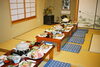 「寿司と鍋料理.」