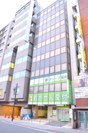 新横浜駅徒歩4分、薬局の入るビルの5階です「CS60横浜 新横浜店」