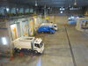 ごみ収集車が近づくと自動で<br>ゲートが開きます。<br>一日平均約130台の搬入が<br>あります。