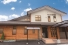 温かみのある木材を使用した建物が目印です。「メイプル接骨院」