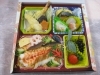 春風弁当ちらし寿司入り　1,728円「お花見に桃の節句にちらし寿司入りお弁当いかがですか」