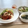 例）チキンソテートマトバジルソース
