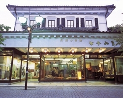「かげやま呉服店 松江店」創業130年、地域を見守ってきた老舗です。