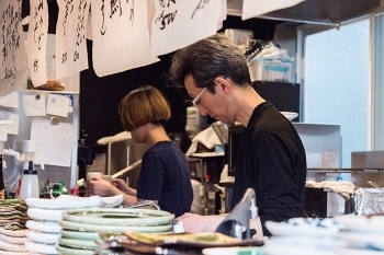 丁寧な仕事と、心を込めたおもてなしが当店の自慢。「地酒と季 横丁へい」