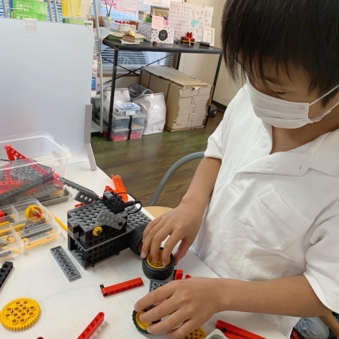ロボット製作中の様子「ロボット教室【福島市、ロボットプログラミング教室はつながるIT教室】」