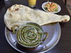 「Um ótimo almoço com curry, bebida e salada por 890 ienes. Restaurante de curry Purnima, na cidade de Echizen.」