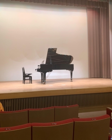 県立美術館　講堂「こじまピアノ教室」