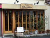 「Vinoteca Q.V.T.C Da Salice　（ヴィノティカ・クーヴーティーチー・ダ・サリーチェ）」木と土の温もり、開放感ある空間に一枚板のカウンター