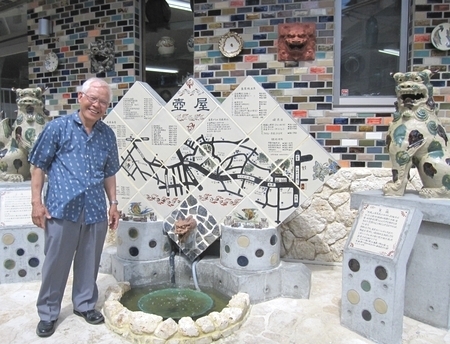 やちむん通り、平和通り側の入り口です。2009年に壺屋陶芸センターがオープンしました。