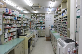 調剤室。調剤監査システムを導入し、正確な調剤に努めています「アポロン薬局  是政店」