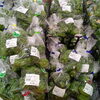 「青果売り場がにぎやか！じゃがいも・にんじんの詰め放題＆新鮮野菜がそろっています♪」