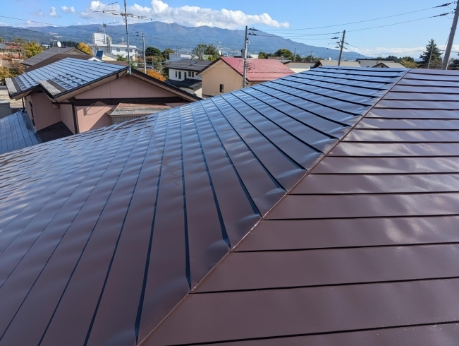 艶有りすぎです「フッ素屋根塗装、雪止め工事」