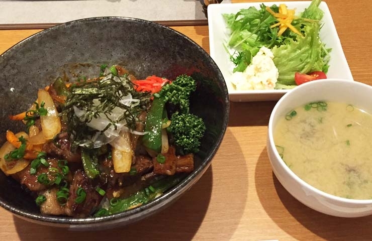がっつり食べたい パンチの効いた 焼肉丼 松江 安来のおすすめランチ まいぷれ 松江