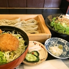 【ふのり蕎麦・串揚げ えびす】「豚ヒレたれカツ丼とへぎそばセット」でご当地グルメランチ【新発田】