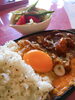 鉄板に乗った熱々のカレー「【お知らせ】26日（火）～30日（土）までお休みです。」
