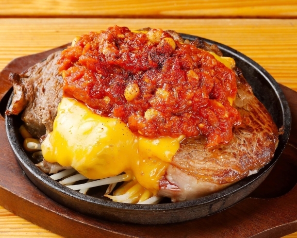 「照り焼きチキンアボガドワサビマヨ丼　ロコモコ丼」