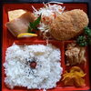 「明日の日替り弁当は角煮丼」