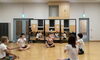 座って踊る曲もありますよ^_^「火曜日は朝も夜も小松川でレッスン！」
