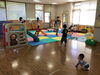 セミナーの間の保育の様子です。「新しいプロジェクトが始まりました！」